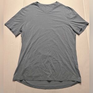 Men’s Lululemon Light Blue V-neck T-shirt Size Medium Soft